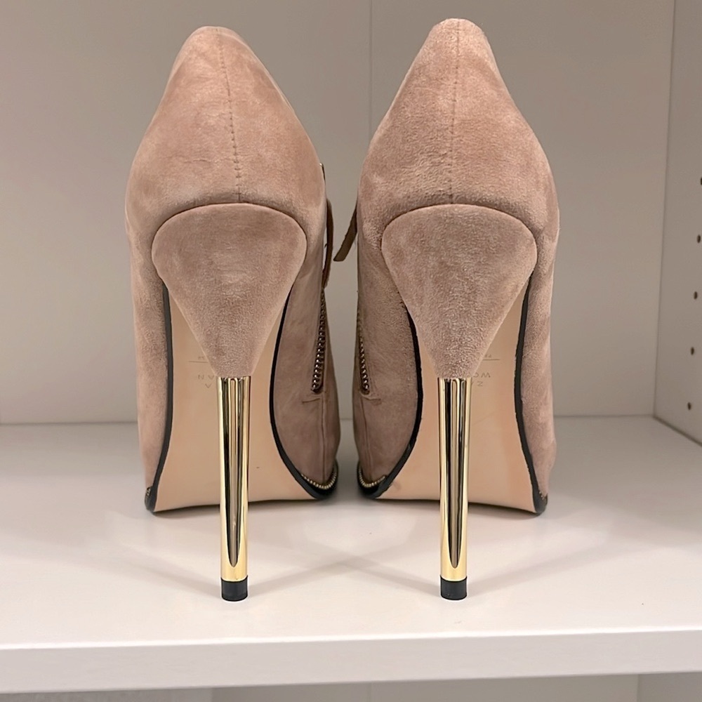 🎉 EUC ZARA WOMAN Tan suede Platform Booties with Gold Accent Heels size 40 EUR - Picture 6 of 8